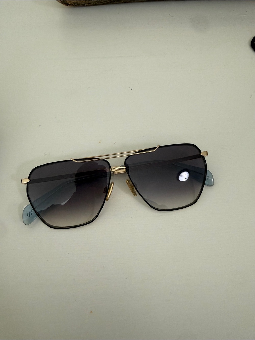 rag & bone Women’s Black Gradient Lens Sunglasses with Gold Frame